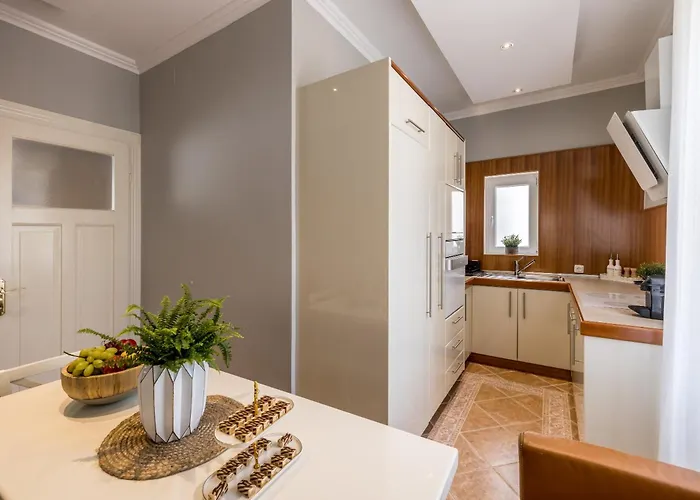 New! Elegant Downtown - Casa Kaja